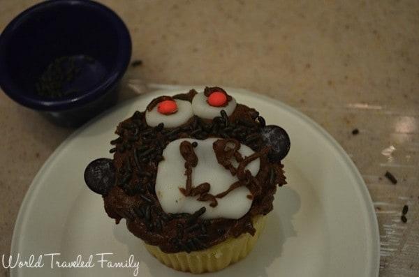 Freedom of the Seas - cupcake decorating