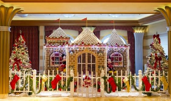 Magical Winter Holidays onboard Disney Dream - gingerbread house