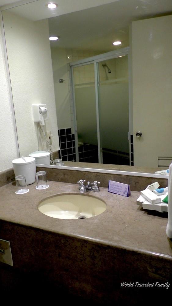 Buenaventura Grand Hotel and Spa Deluxe Room- bathroom