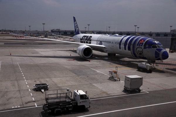 Nippon airlines Star wars R2D2 airplane