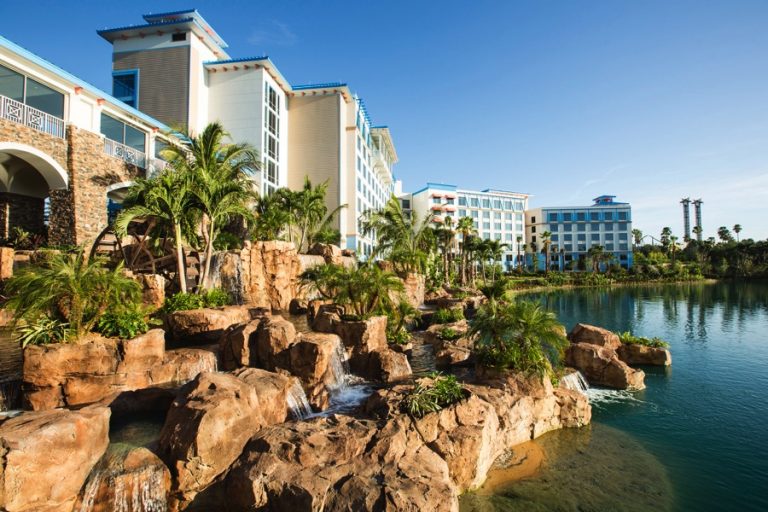 Universal Orlando’s Sapphire Falls Resort Celebrates Grand Opening!