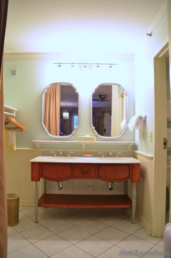Walt Disney World Port Orleans Riverside standard room - double vanity