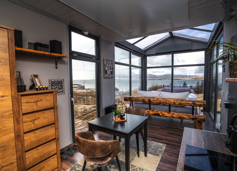Panorama Glass Lodge Iceland - living room