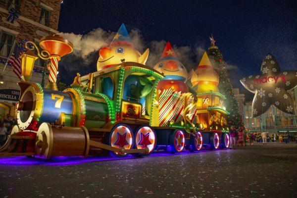 Universals Holiday Parade featuring Macys At UORL