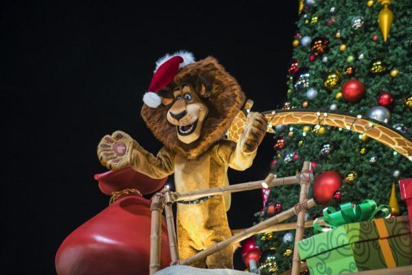 Universal's Holiday Parade featuring Macys At UORL