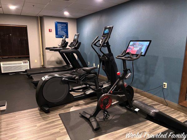 Hampton Inn Rochester Greece workout room 