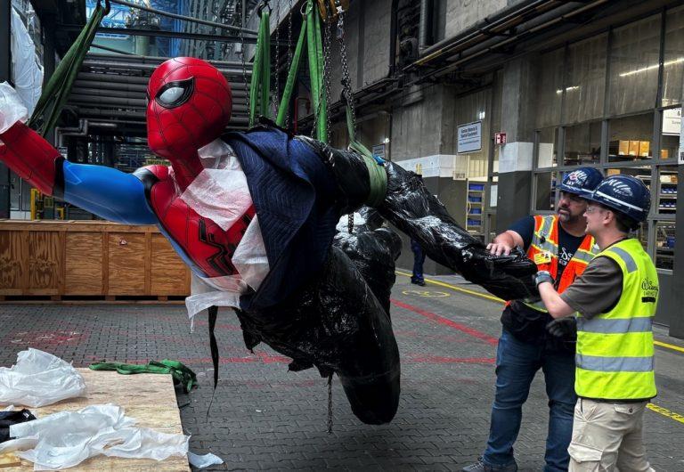 Spider-Man Swings Into Action on the Disney Destinys Stern germany